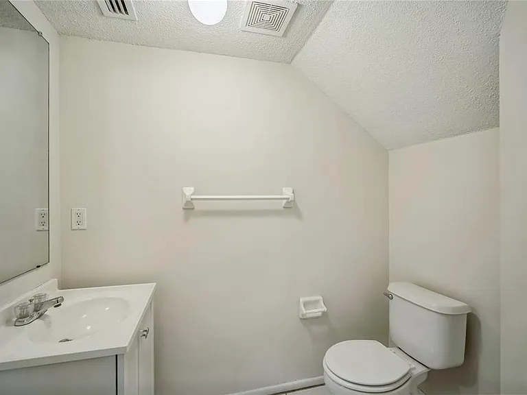 523 Kensington Lake Cir — Photo 12