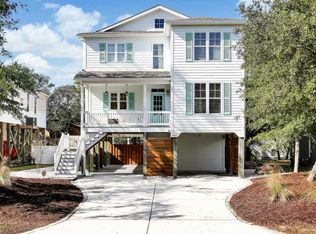 103 SE 42nd St, Oak Island, NC 28465