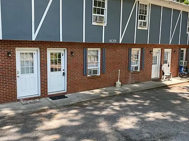 409 Lindsay Rd — Photo 2