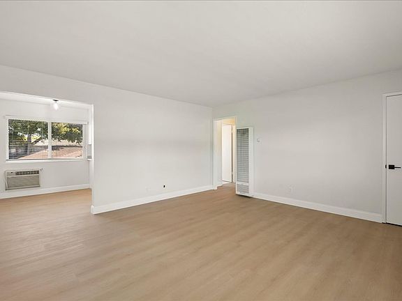 5th image of 1339 Park Dr #12