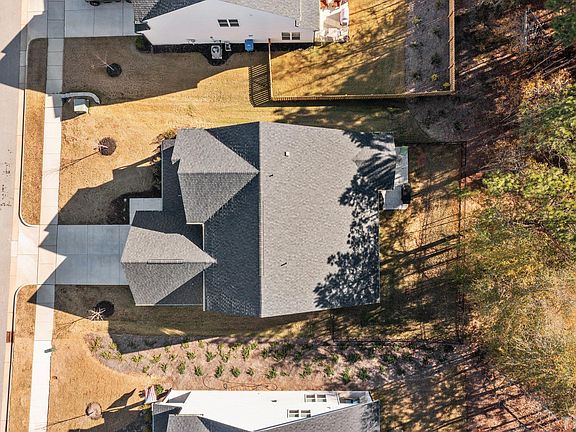 4th image of 816 Logan Meadow Ct