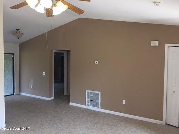 2nd image of 780 Carlyle Ave SE