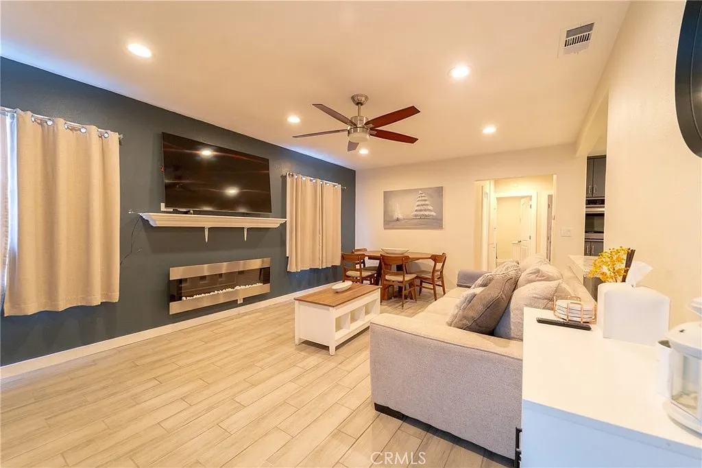 2 bed, 1391 sqft, $3,800 — Photo 1