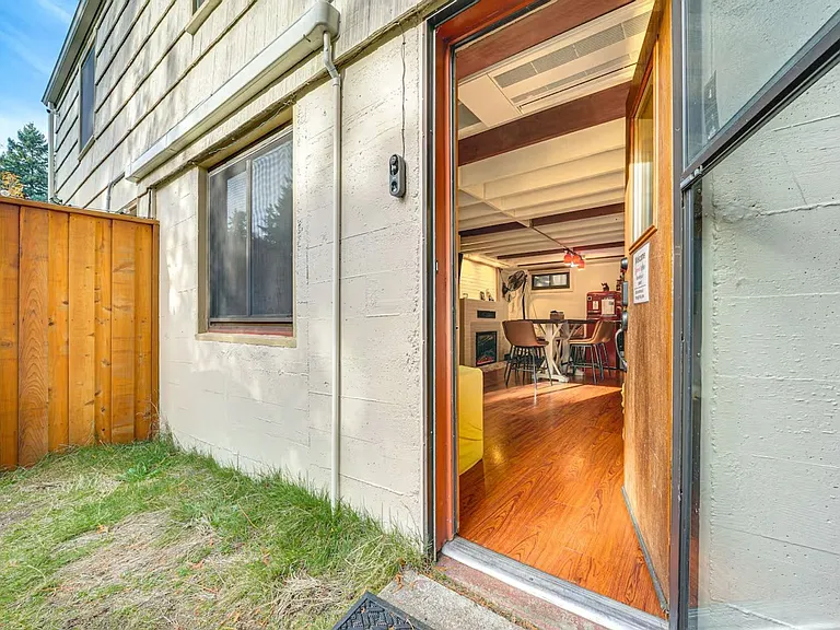1421 S 134th St — Photo 17