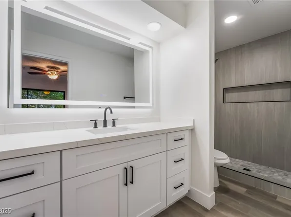 3260 Longford Way, Las Vegas, NV 89121