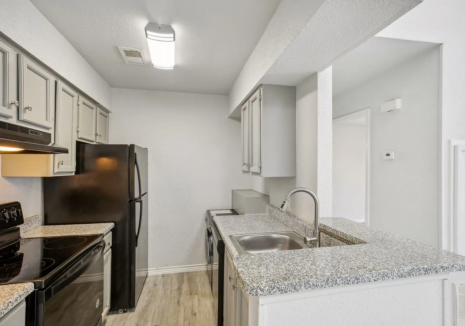 1 Bedroom Apt for lease in Lake Conroe Area — Photo 4
