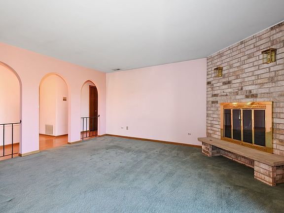 3rd image of 15704 Deerfield Ct Unit 2N