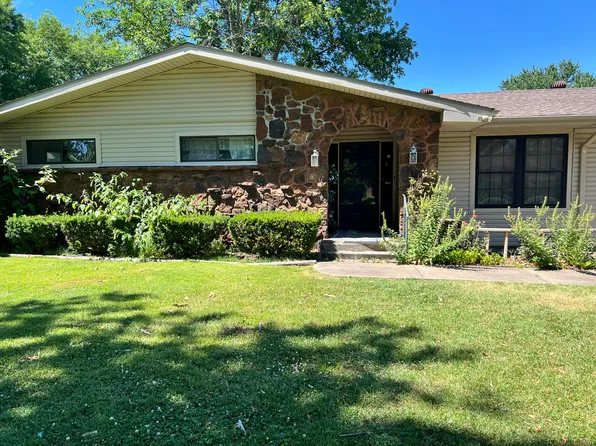 1337 E Highland Avenue Avenue, Carthage, MO 64836
