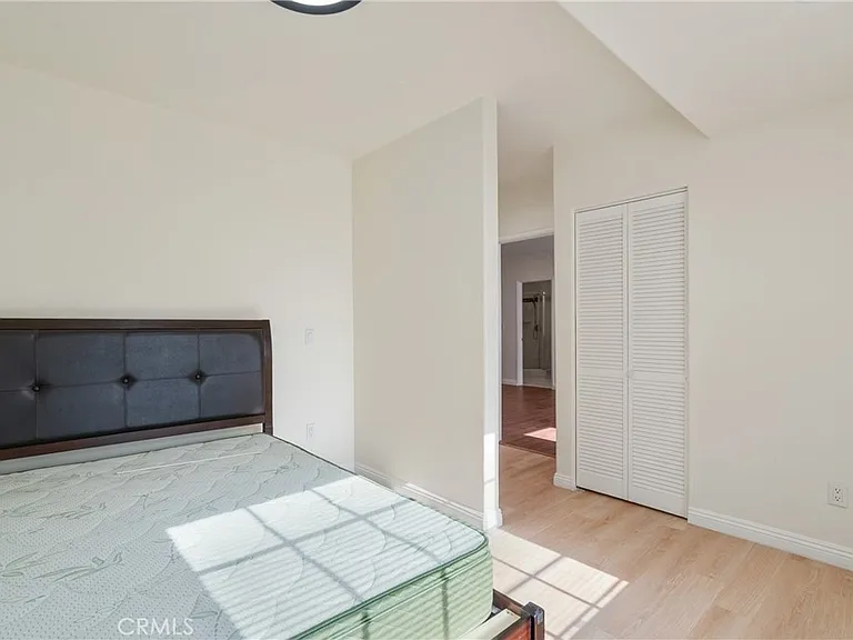 1285 E Broadway — Photo 7