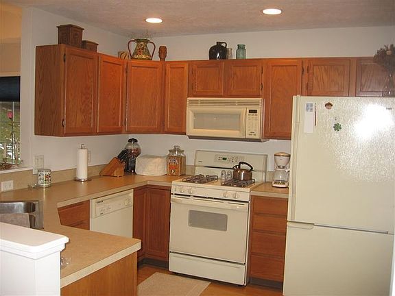3rd image of 2028 Blue Bellway NW