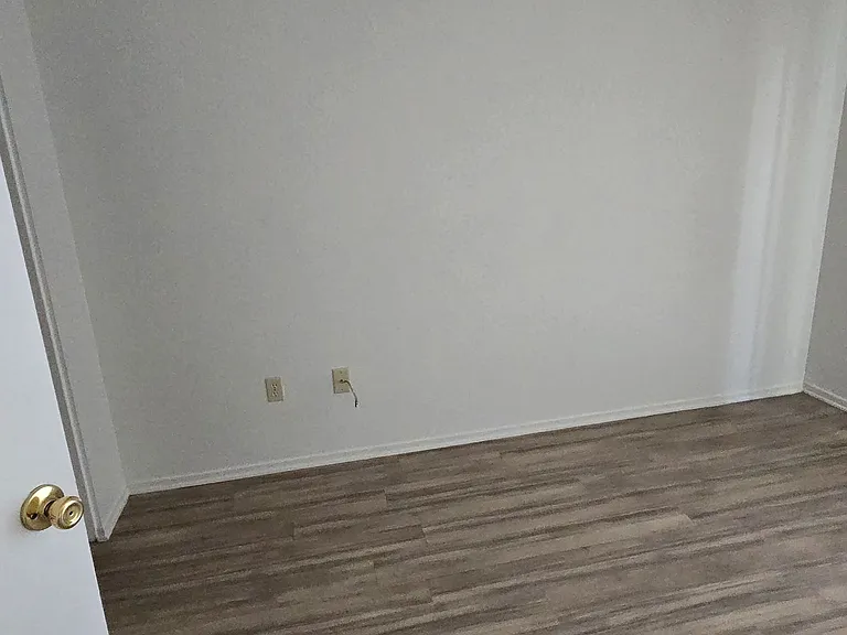 Plymouth Manor Apts — Photo 19
