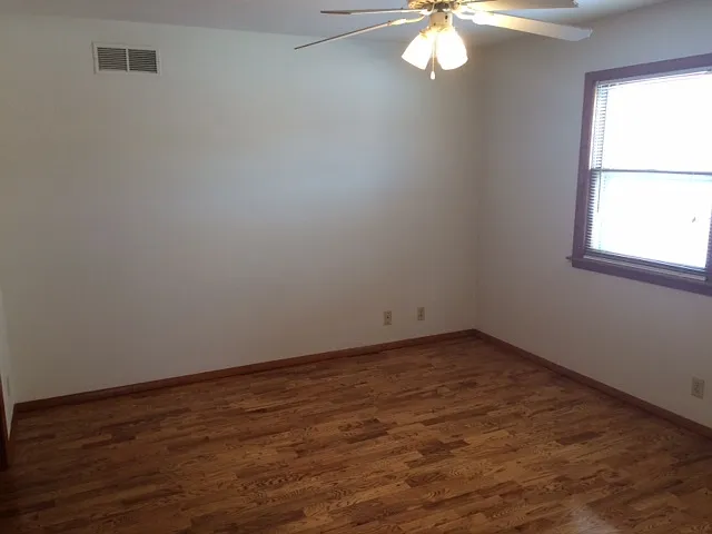 Mecherle Drive Apartments — Photo 4