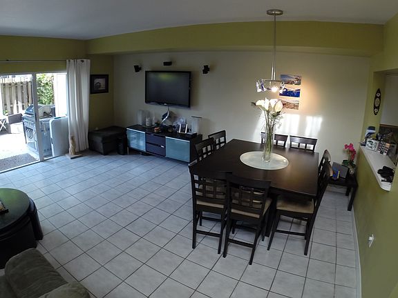 Spacious Living/Dining room