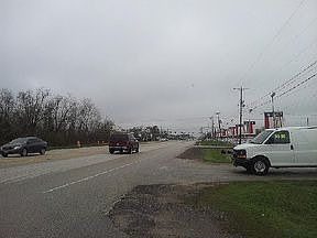 4th image of 302 E Strawberry St