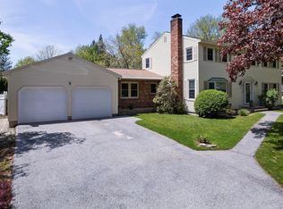 22 Woodcrest Ct, Manchester, NH 03109