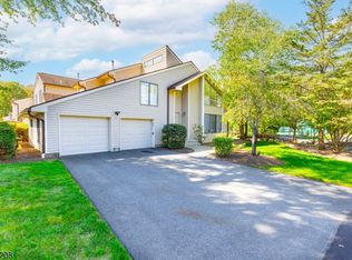 1 Bentley Dr, Franklin Lakes Boro, NJ 07417