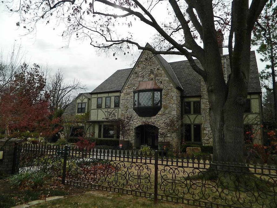 1st image of 723 NW Heinzwood Cir