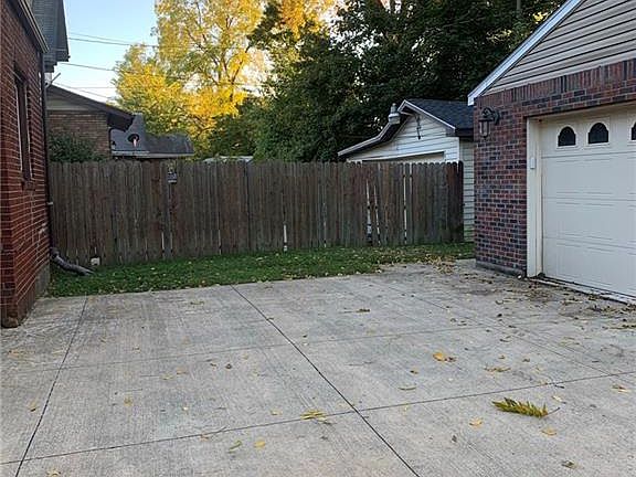 5th image of 520 Storer Ave