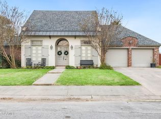 101 Southlake Cir, Youngsville, LA 70592