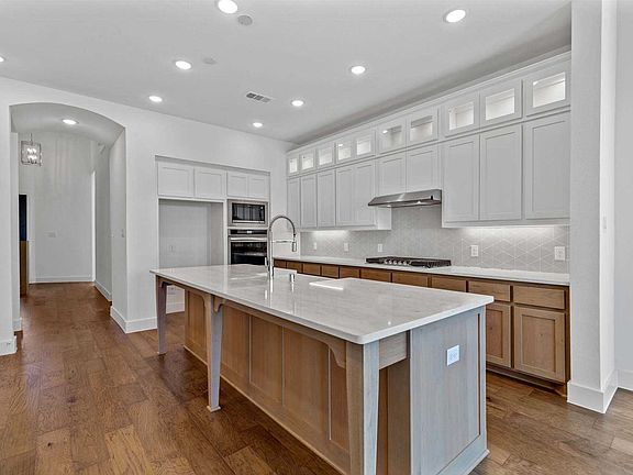 2nd image of 3021 Saltwood Ct