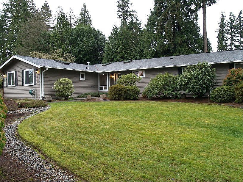Beautiful remodeled home with 3 car garage on a 0.42 acre lot 