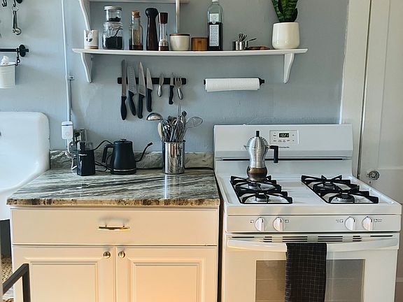 5th image of 1009 1/2 King St APT 4