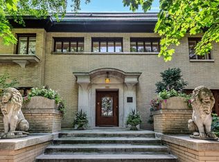 839 W Hutchinson St, Chicago, IL