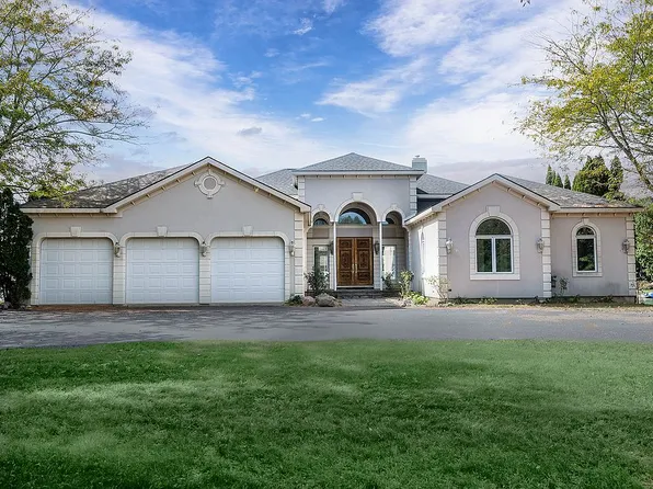 68373 Lake Angela Point, Richmond, MI 48062