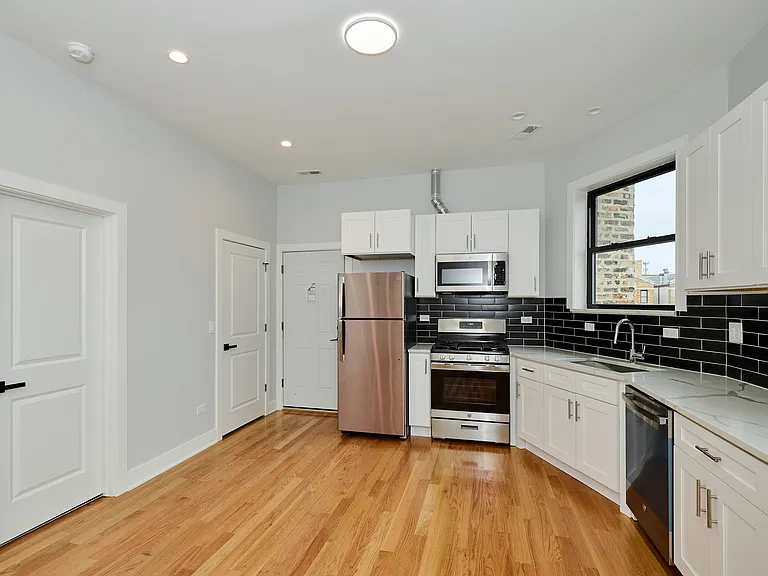 4220 S Calumet Ave #1 — Photo 6