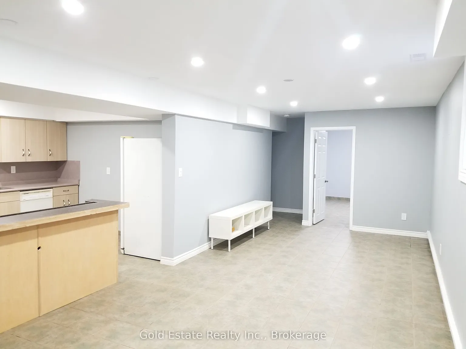 2 bed, $1,300 — Photo 4