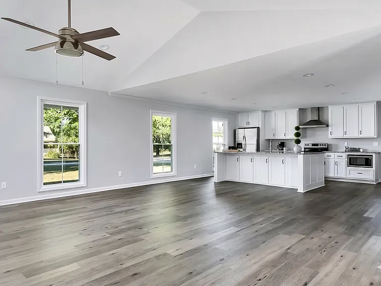 156 Davis Ln — Photo 11