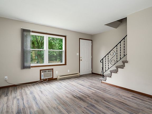5th image of 150 Flintridge Dr #8