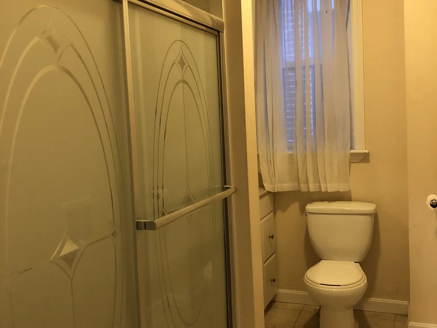 3 bed, 1.5 bath, 9999 sqft, $5,400 — Photo 2