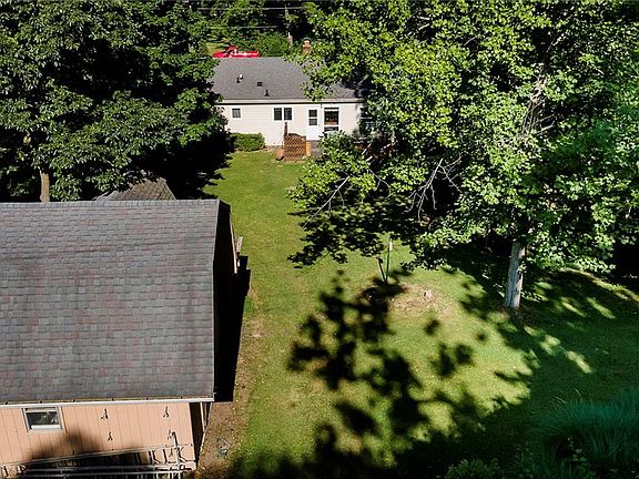 3rd image of 10401 N Zionsville Rd