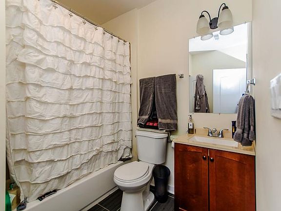 5th image of 1827 N Hermitage Ave APT 2f