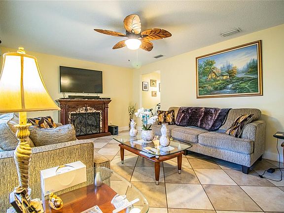 3rd image of 8221 Spruce Ln