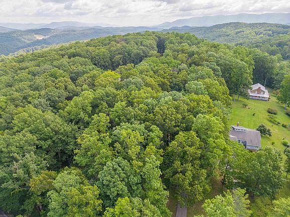 3rd image of 635 White Pine Dr