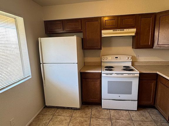 5th image of 330 W 5th Pl APT 4