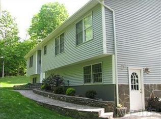 233 Smith Rd, Poughkeepsie, NY 12603