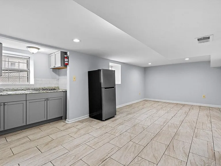2510 Roslyn Ave — Photo 42