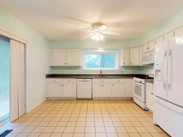 162 Captain Eames Cir Unit 162, Ashland, MA 01721