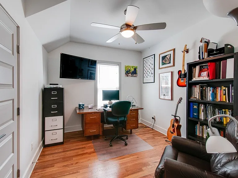 300B Tillman Ln #B — Photo 11