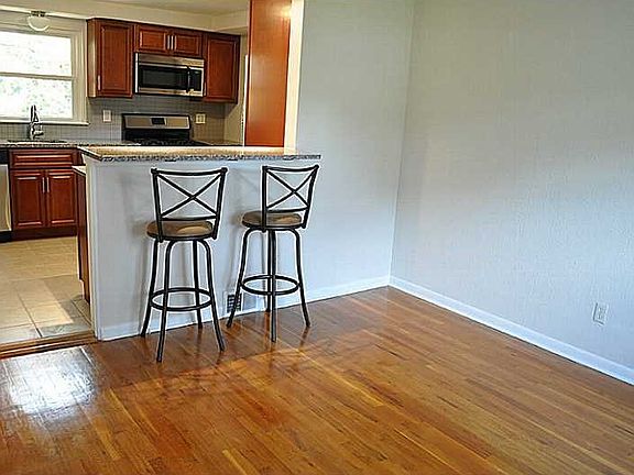 3rd image of 5585 Florida Ave