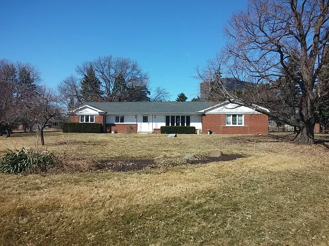 1534 Columbine Dr photo 1