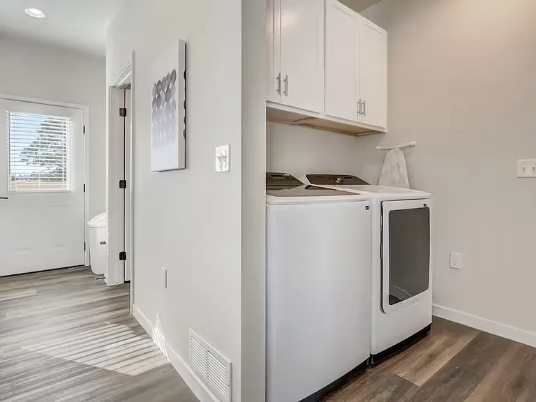 2220 E La Salle St — Photo 11