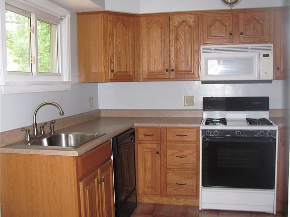 4th image of 1017 Evergreen Dr