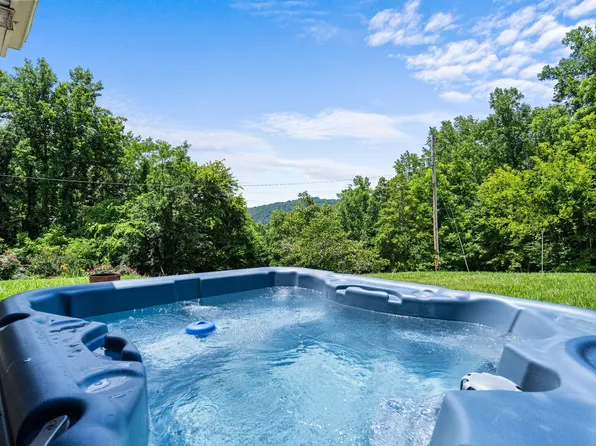 (undisclosed Address), Cosby, TN 37722