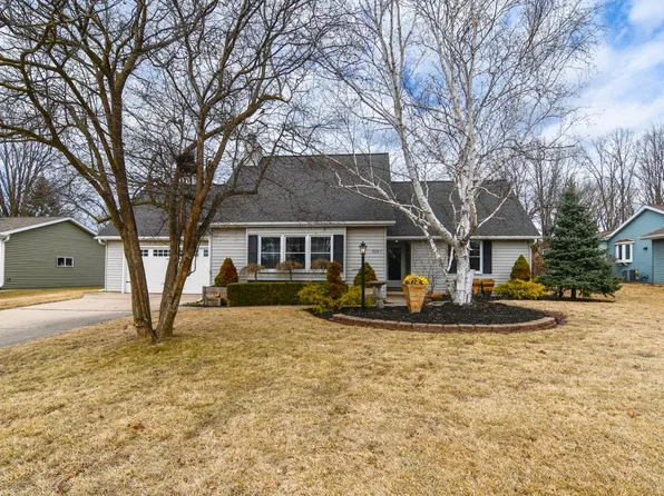 2407 Merry Creek Ct, Green Bay, WI 54311