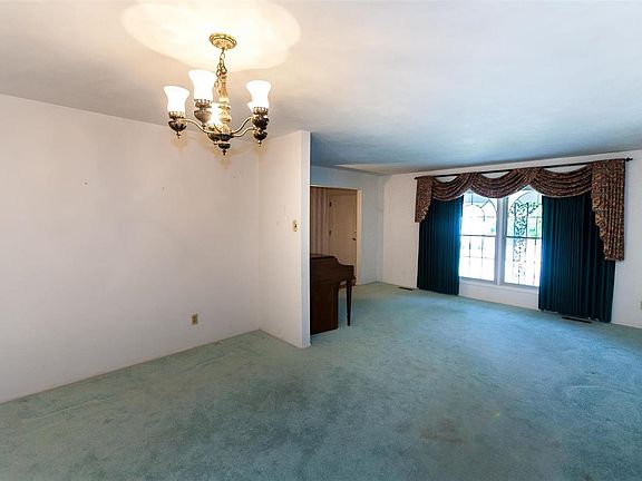 3rd image of 8842 Forest Heights Dr