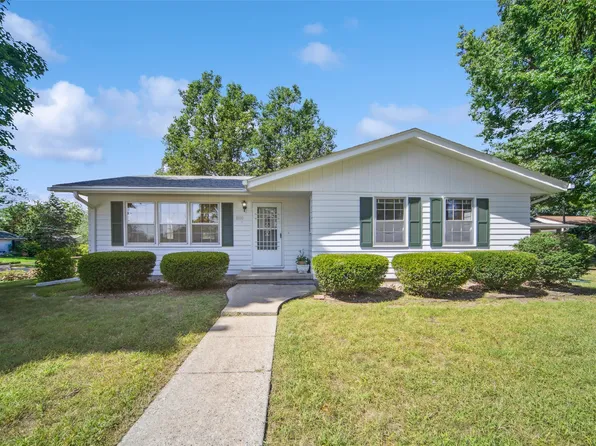 8110 Warren Dr, Des Moines, IA 50320